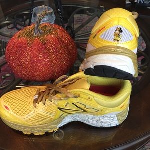 Run Disney New Balance Sneaker Size 6